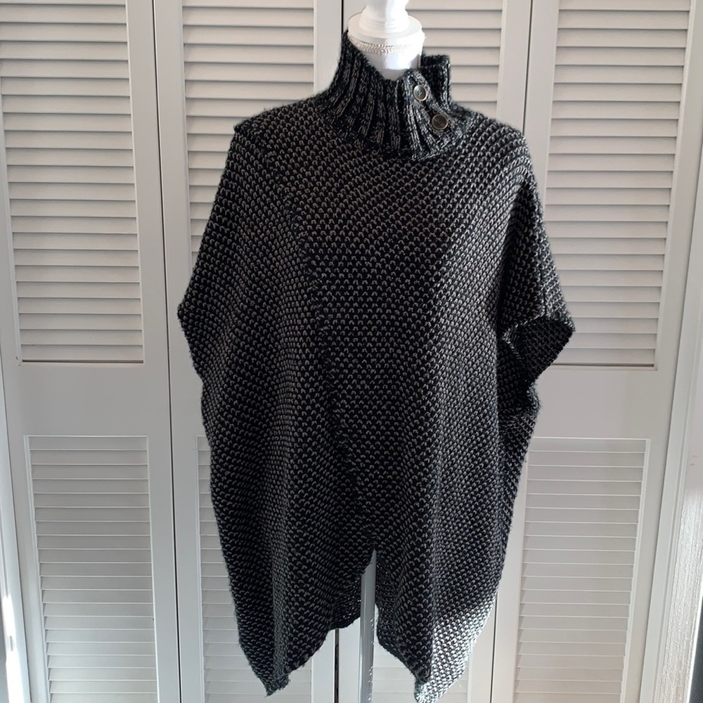 Simply Noelle Poncho Sweater Black Gray Split Front Two Button Mock Neck Size SM